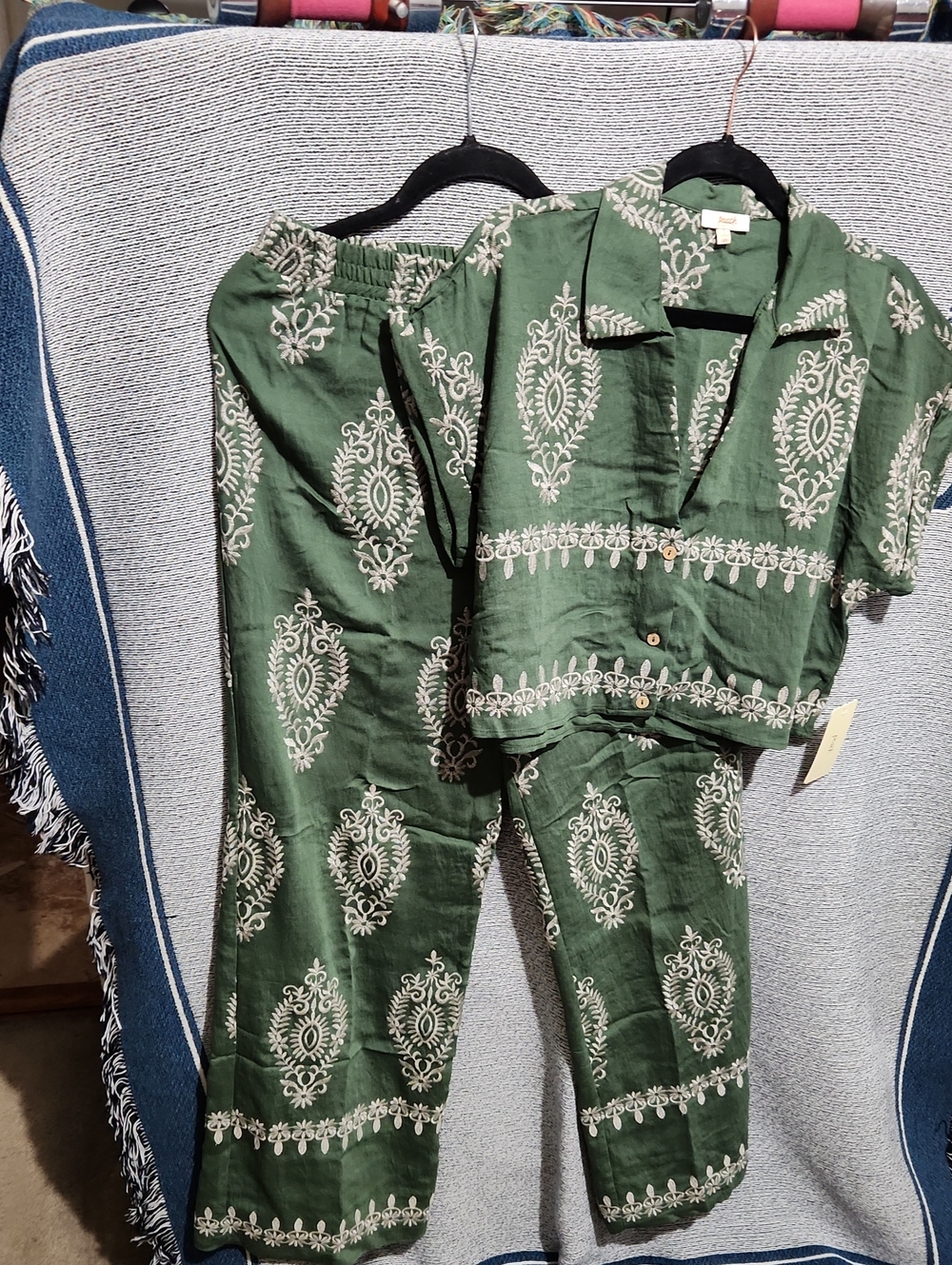 Peach Women's Green Embroidered Two-Piece Pants Set